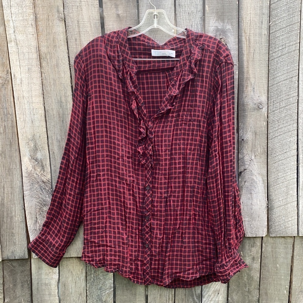 𝅺time & Tru Women’s Plaid Buttoned Down Blouse